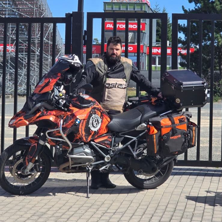Boso con su BMW GS personalizada